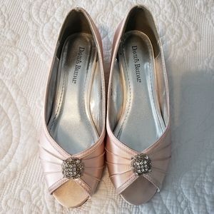 Light pink wedge dress shoes